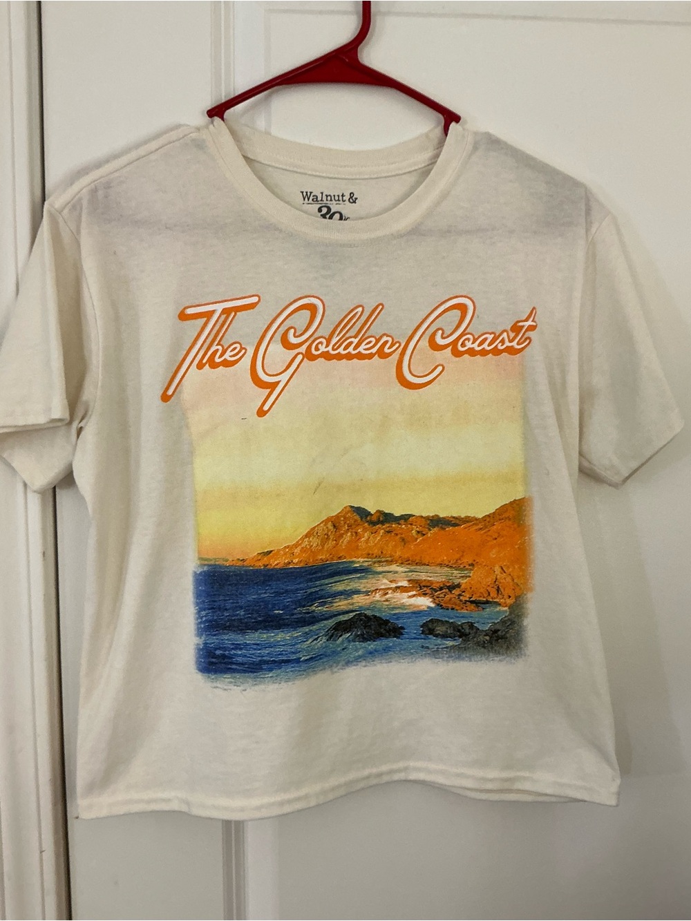 🔥 Walnut & 39th The Golden Coast California Retro Graphic T- Off White - Size M
